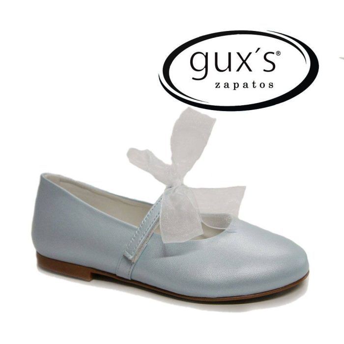 Zapato de niña en celeste.
