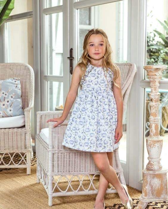 Vestido de Marta y Paula con estampado de flores en tonos verde y azul