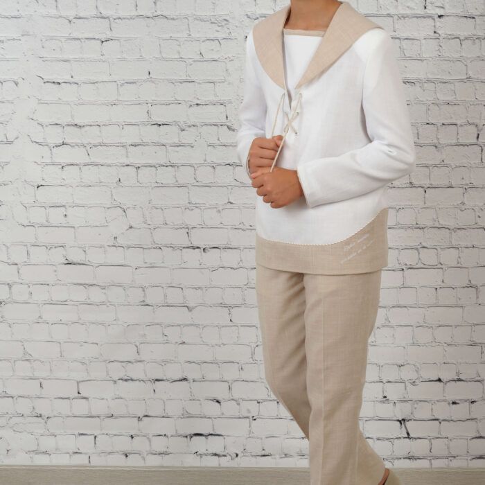 Traje de comunion en marinero un diseño original en tonos crudo y camel,