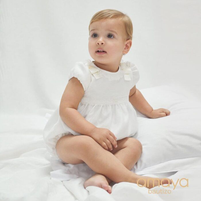 Pelele clásico de bautizo para bebé de la nueva colección Amaya