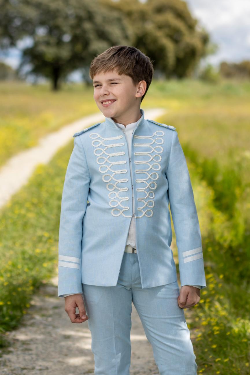 Traje de comunión niño estilo almirante celeste con pasamanería