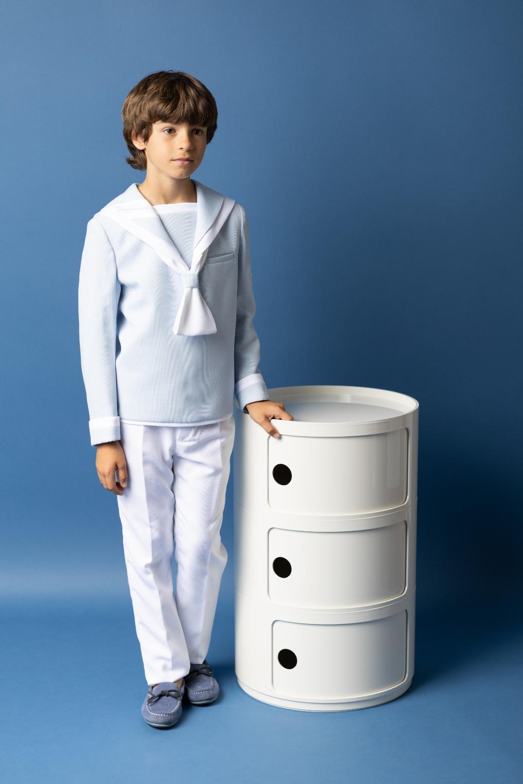 Traje de comunion en tonos blanco y celeste coleccion de Nova Drima