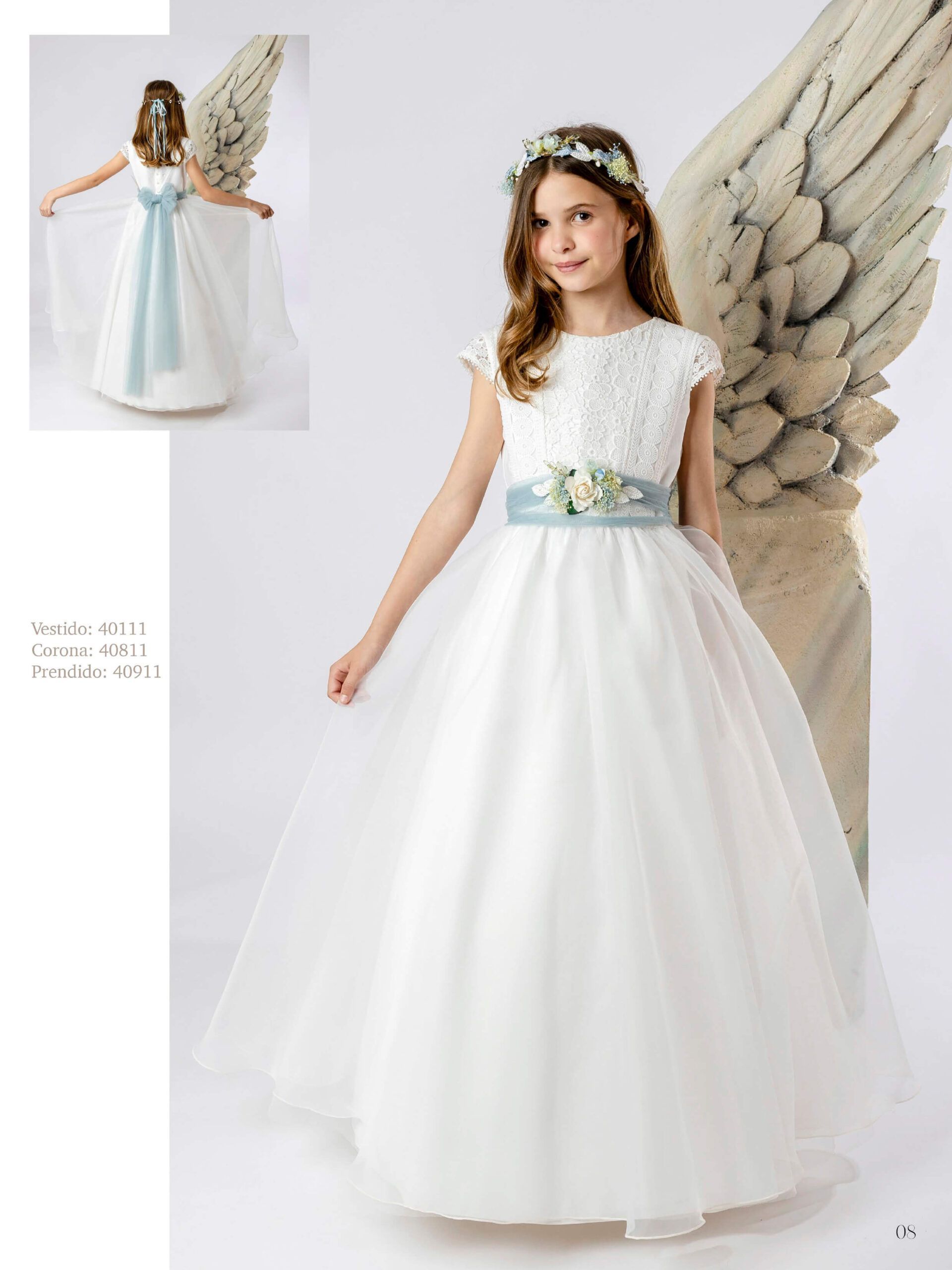 Vestido de comunionm en blanco roto y fajin en tono azul