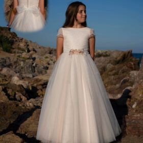 vestido de comunión Co & Ce en tul rosa con manga pequeña