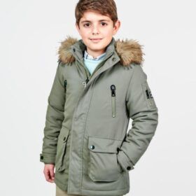 Parka de niño Spagnolo verde con capucha desmontable y bolsillos. Cálida, cómoda y con el estilo inconfundible de la firma.