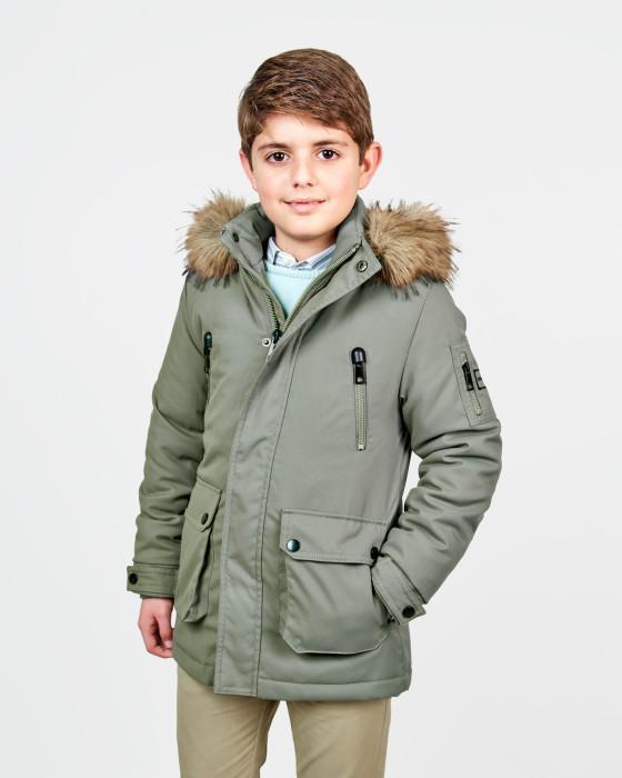 Parka de niño Spagnolo verde con capucha desmontable y bolsillos. Cálida, cómoda y con el estilo inconfundible de la firma.