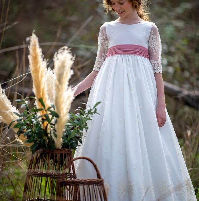 vestido de comunión Pathi en tul bordado