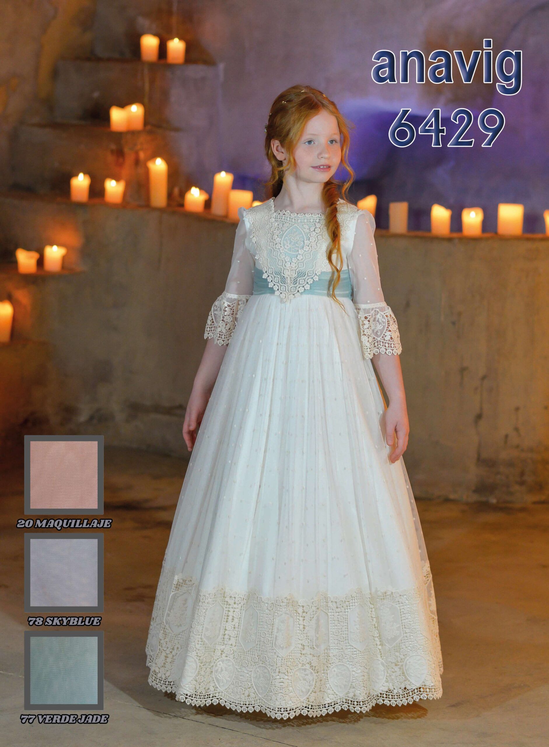 Vestido de comunión de tul bordado con encaje, manga francesa y espalda semi descubierta.