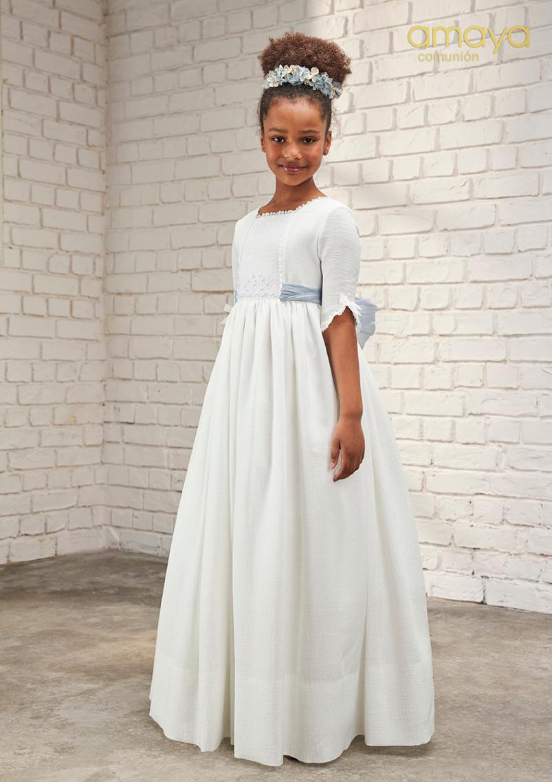 Vestido de comunión blanco con fajín azul de Amaya Fashion for Kids