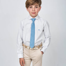 Camisa niño Spagnolo estampada en celeste con cuello cutaway. Elegante y versátil.
