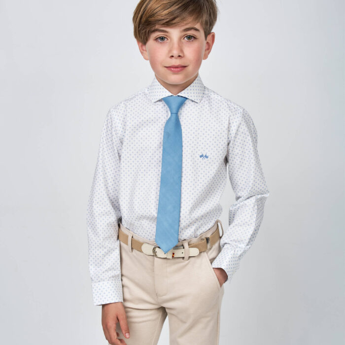 Camisa niño Spagnolo estampada en celeste con cuello cutaway. Elegante y versátil.