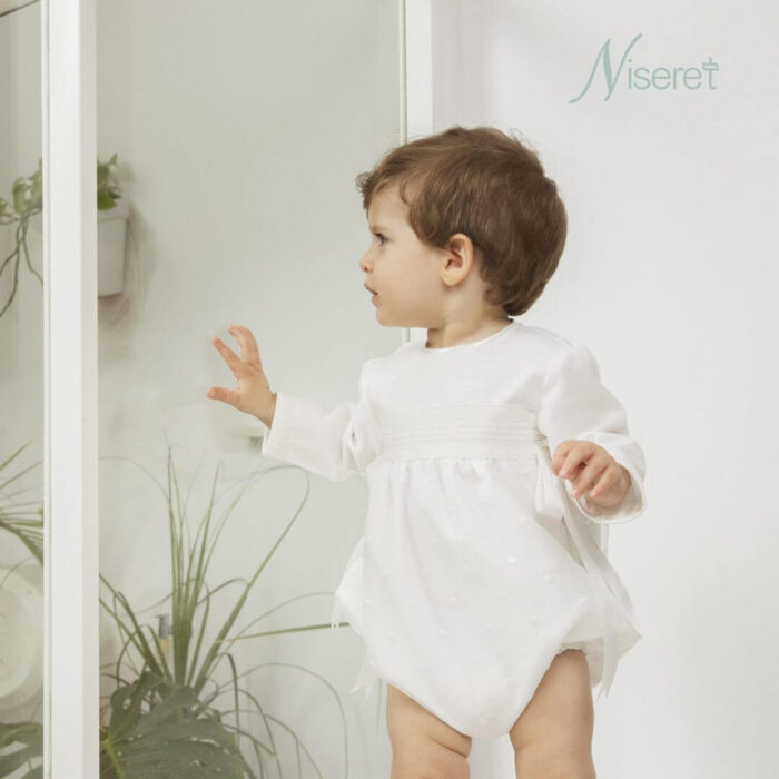 📌 Texto ALT: ranita bautizo Niseret organza topos bordados encajes
