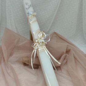 vela de bautizo beige decorada artesanalmente para bebé