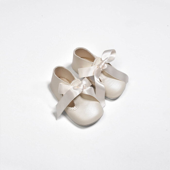 zapatito peuque beige con lazo de raso para bautizo Amaya Fashion For Kids