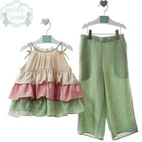 Conjunto juvenil de pantalón y top en tonos verde y rosa para jovencita.