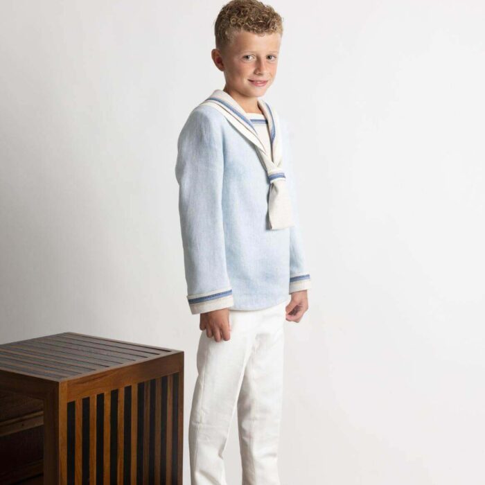 Traje de Comunión Marinero de Amalio Rubio con casaca beige, celeste y tostada y pantalón tostado.